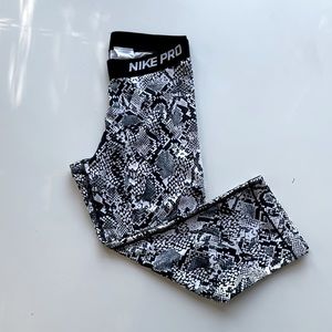 Nike Pro black and white snake print cropped leggings